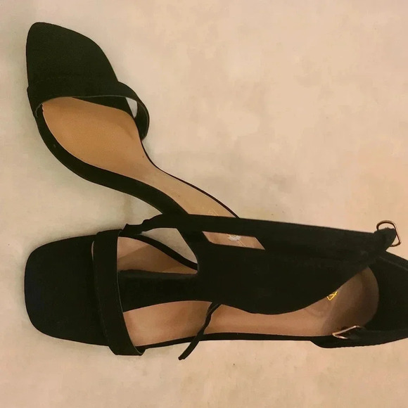 Gianni Bini Fringe Heels - Picture 8 of 11